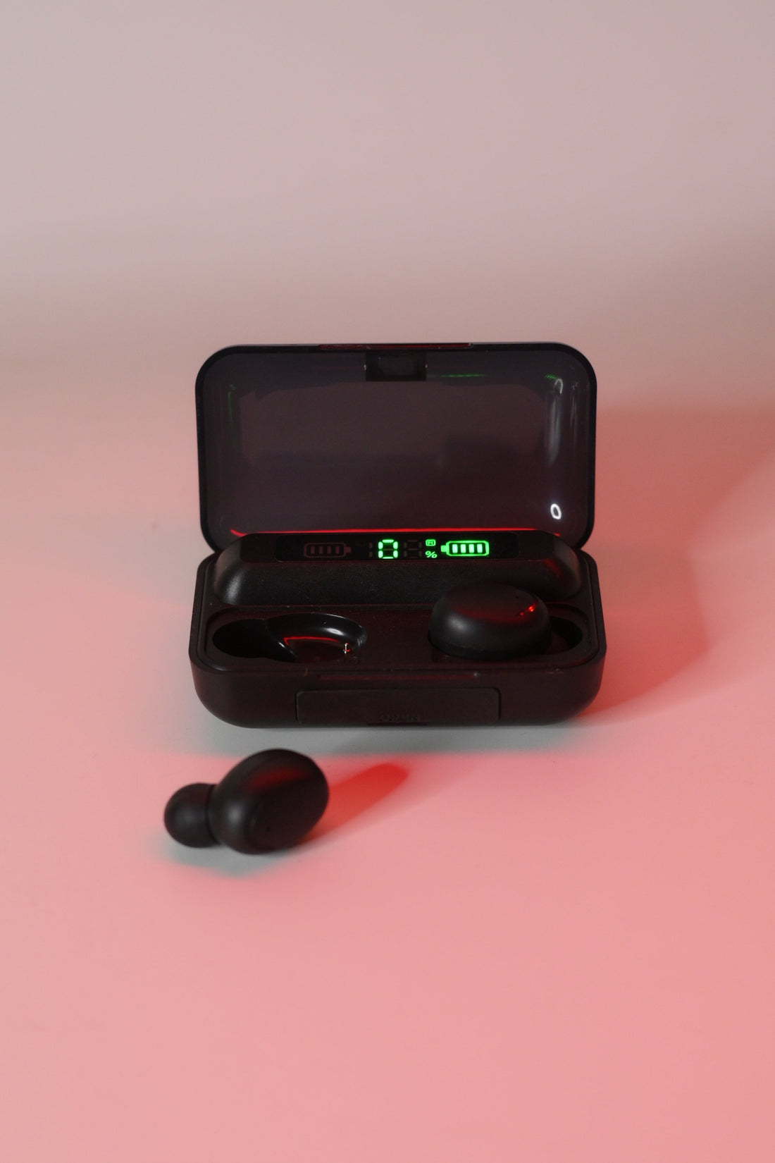 f9 TWS wireless earbuds, with power bank play time in 10houre and water proof.